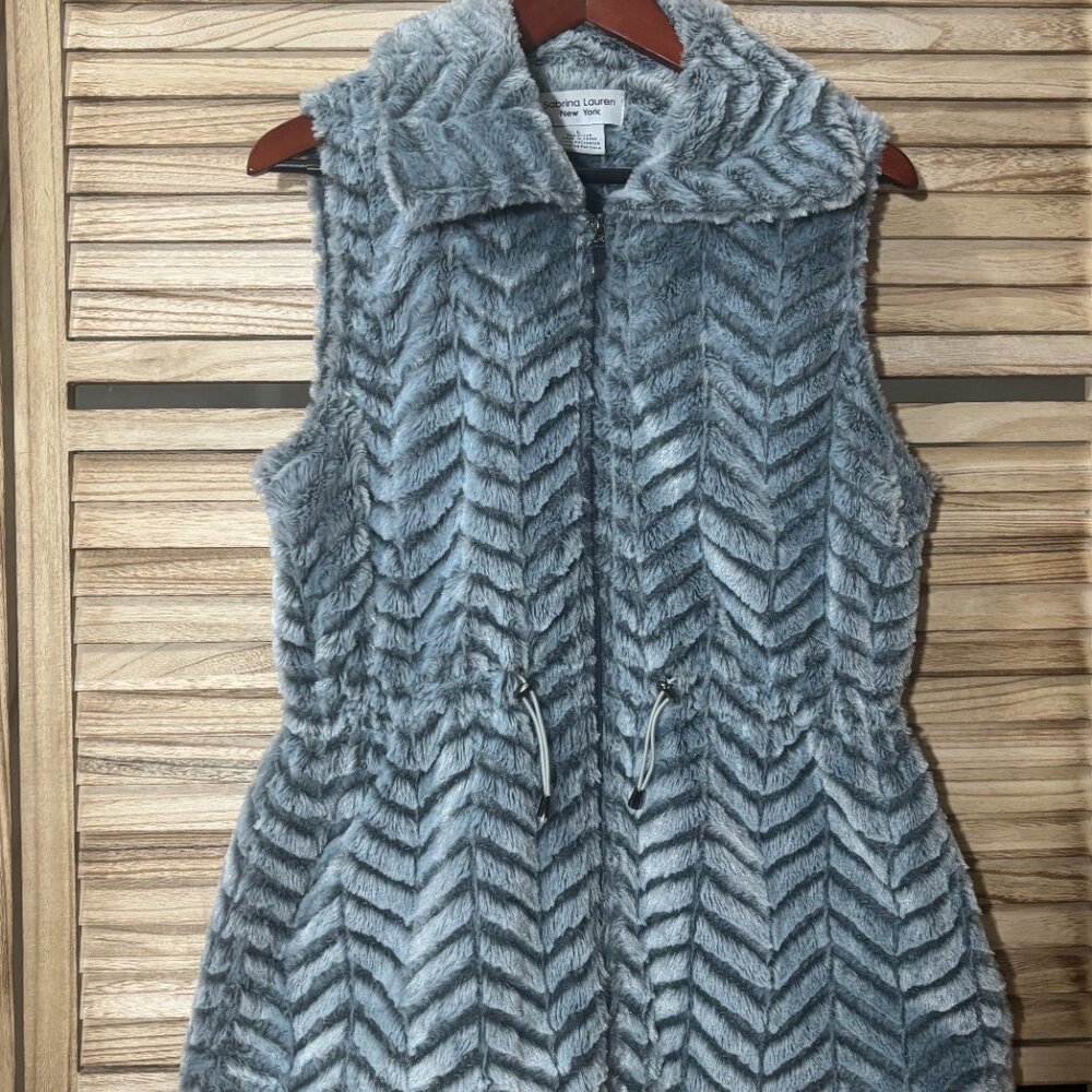 Sabrina Lauren Chevron Faux Fur Vest Silvery Blue Grey Alpine Chic Size L EUC